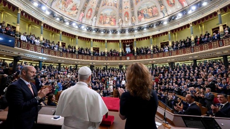 [Tông du Tây Ban Nha] Đức Thánh Cha gặp Quốc hội Tây Ban Nha tại trụ sở Hạ viện ở Madrid
