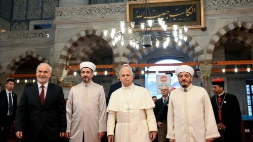Đức Thánh Cha Lêô XIV viếng thăm Đền thờ Xanh của Hồi giáo ở Istanbul