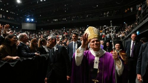 [Tông du Thổ Nhĩ Kỳ] Thánh Lễ tại “Volkswagen Arena”, Istanbul