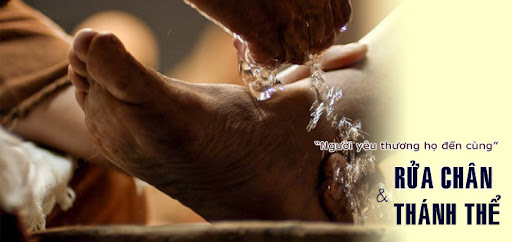 Thứ Năm Tuần Thánh: Tình yêu đến cùng: rửa chân và Thánh Thể