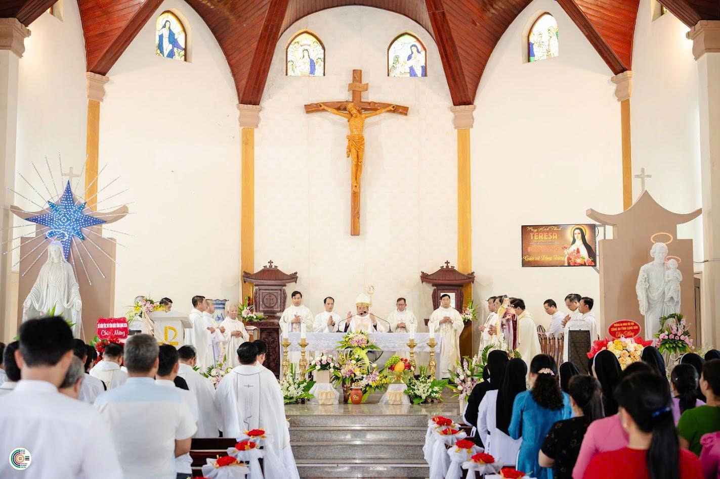 Giáo xứ Đồng Đăng: Mừng kính Thánh Têrêsa Hài Đồng Giêsu – Bổn mạng