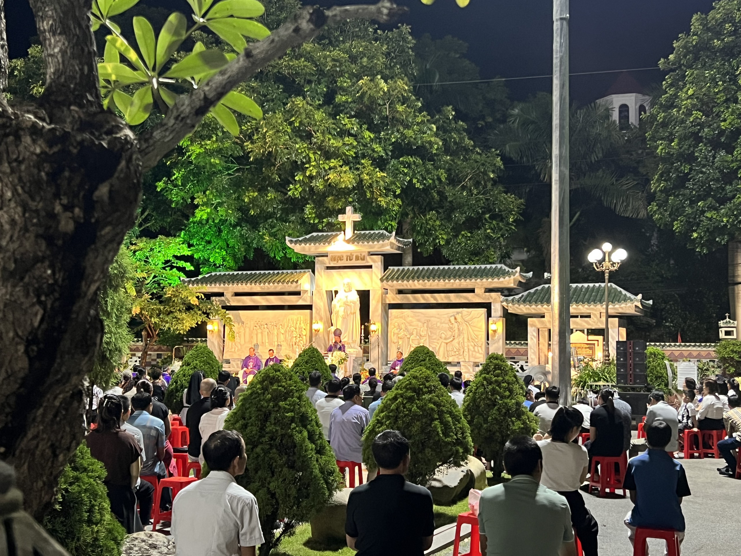 Giáo phận Lạng Sơn – Cao Bằng: Thánh lễ giỗ lần thứ 27 cầu nguyện cho Đức cha Cố Vinhsơn Phaolô Phạm Văn Dụ - Giám mục Chính toà Tiên khởi (1960 – 1998)