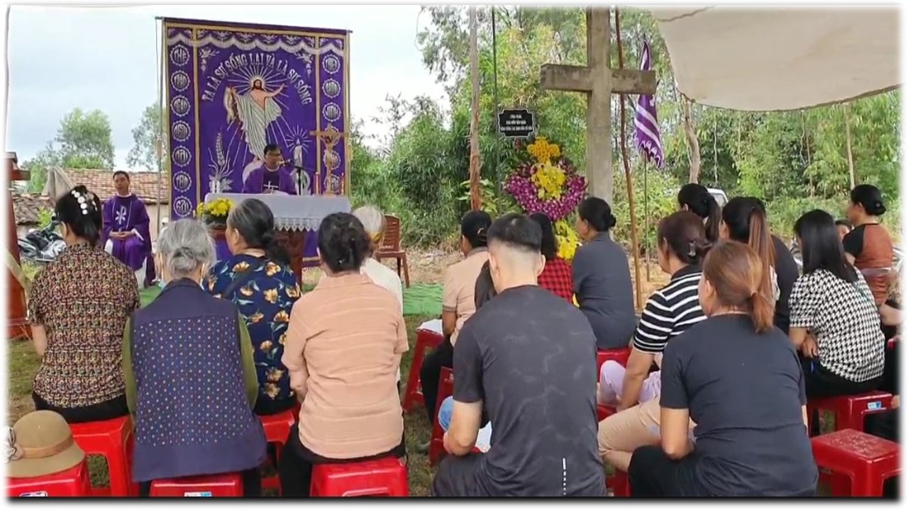 Cộng đoàn Bản Quấn: Hiệp cùng Giáo hội cầu nguyện cho những người đã qua đời