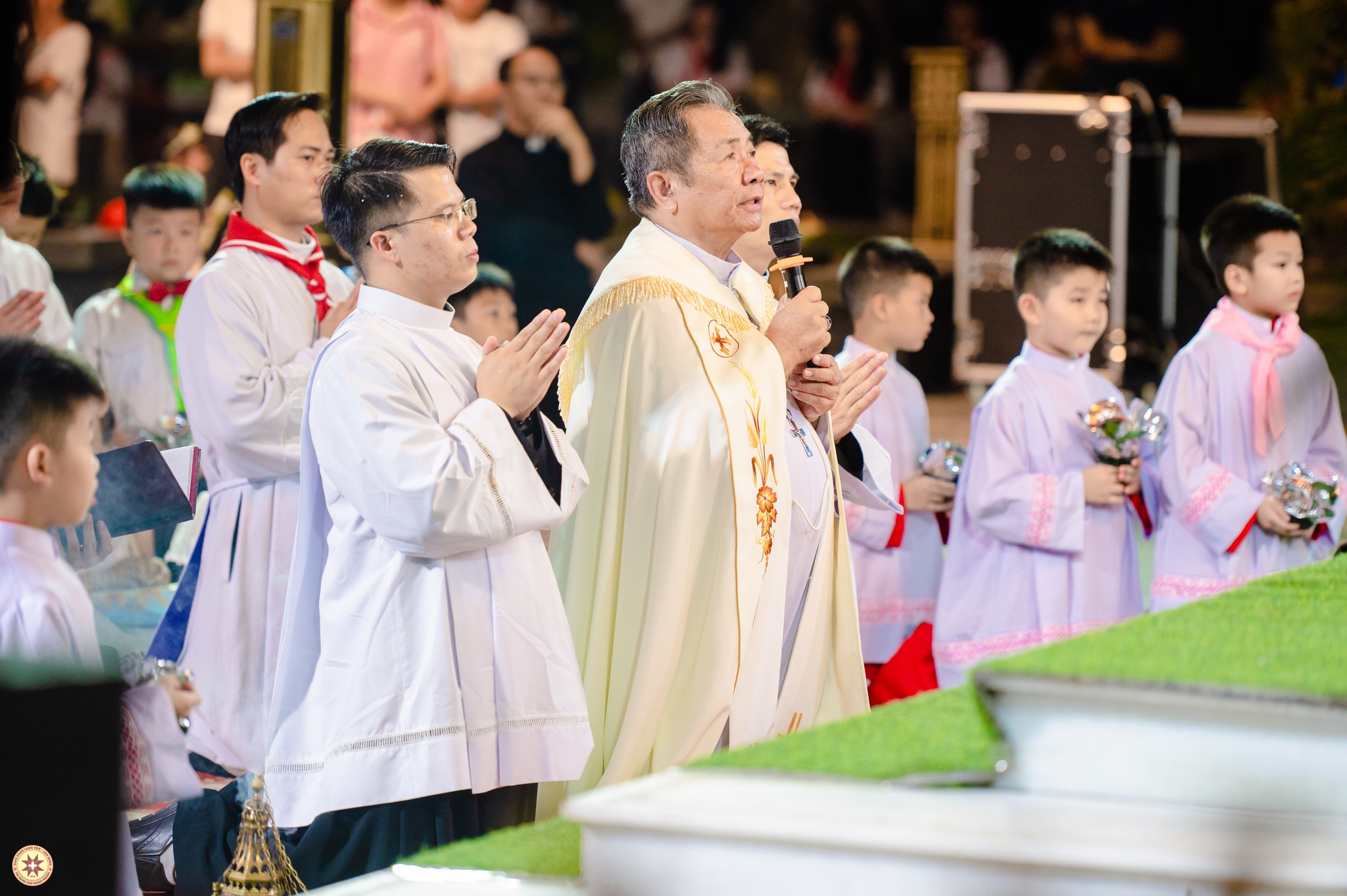 Giáo xứ Chính Tòa Lạng Sơn: Thánh lễ kính Mình Máu Thánh Chúa và Cung Nghinh Thánh Thể