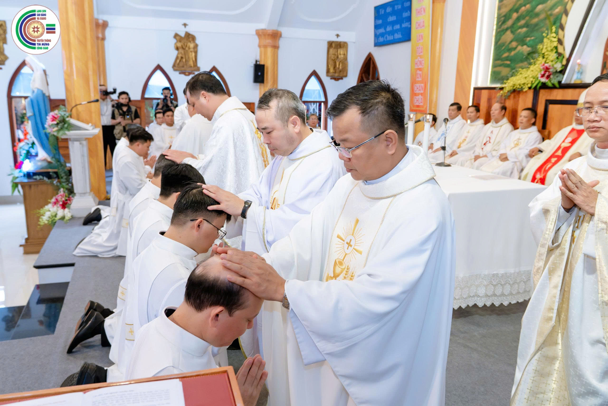 Giáo phận Lạng Sơn – Cao Bằng: mừng lễ Thánh Tâm Chúa Giêsu và Truyền chức Linh mục tại Giáo xứ Thánh Tâm (Hà Giang)