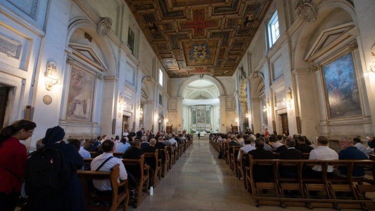 Các nghị phụ tham dự Thượng Hội đồng hành hương thăm viếng các Hang Toại đạo ở Roma