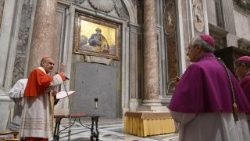 Nghi thức xây tường niêm kín Cửa Thánh Đền thờ Thánh Phêrô