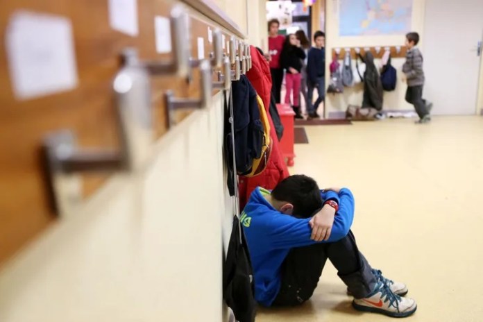 Nạn bắt nạt ở trường học: hậu quả lâu dài của chấn thương tâm lý với người lớn