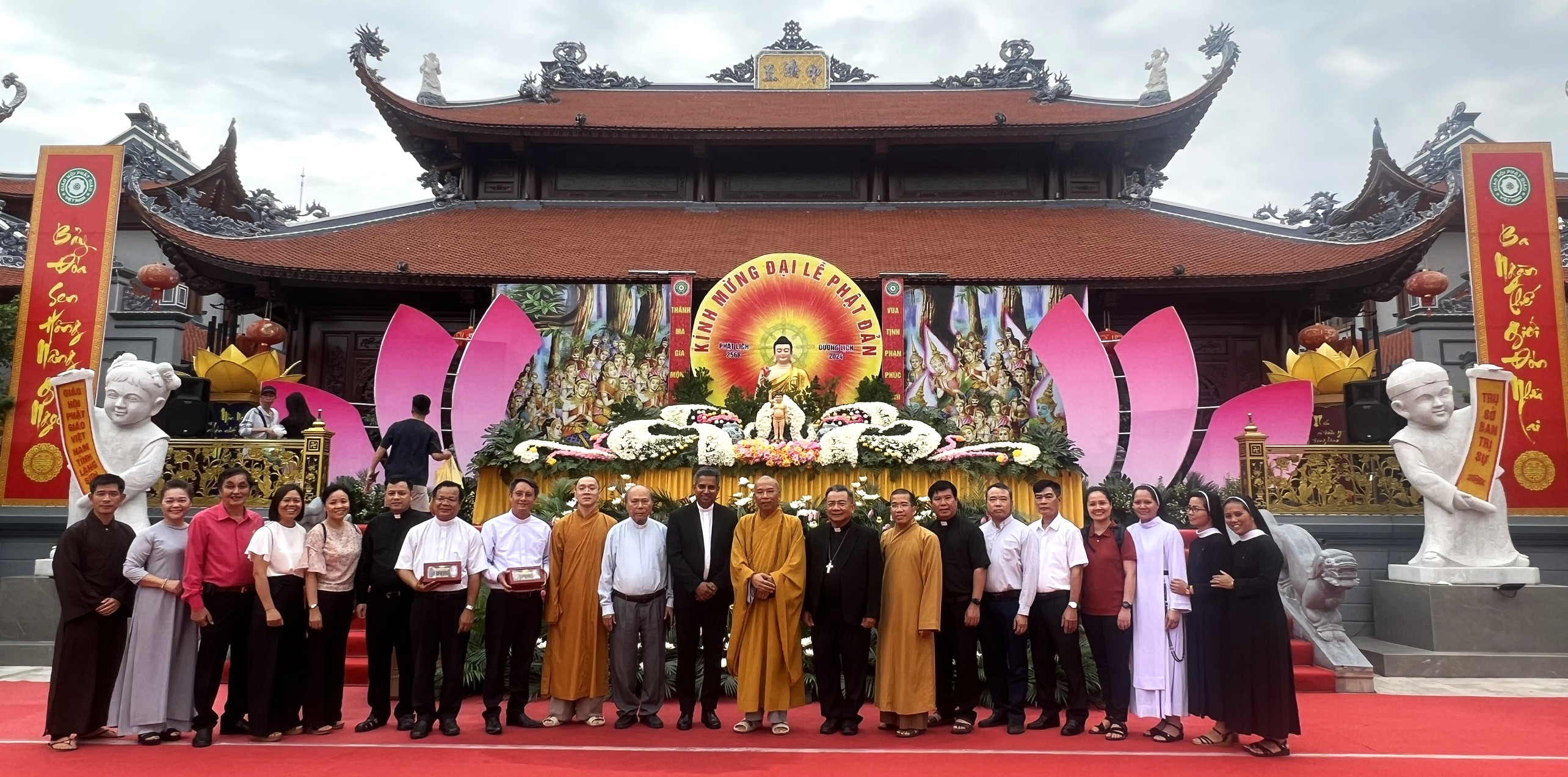 Phái đoàn Tòa Giám mục Lạng Sơn thăm, Chúc mừng và tham dự Đại Lễ Phật Đản –Vesak 2024