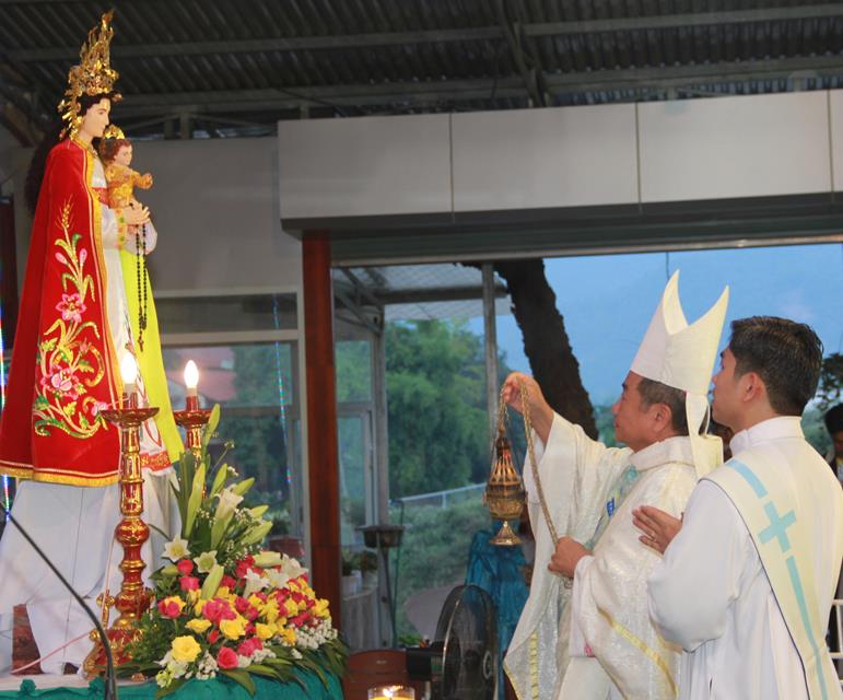 Dâng Hoa Kính Đức Mẹ tại Giáo hạt Cao Bằng