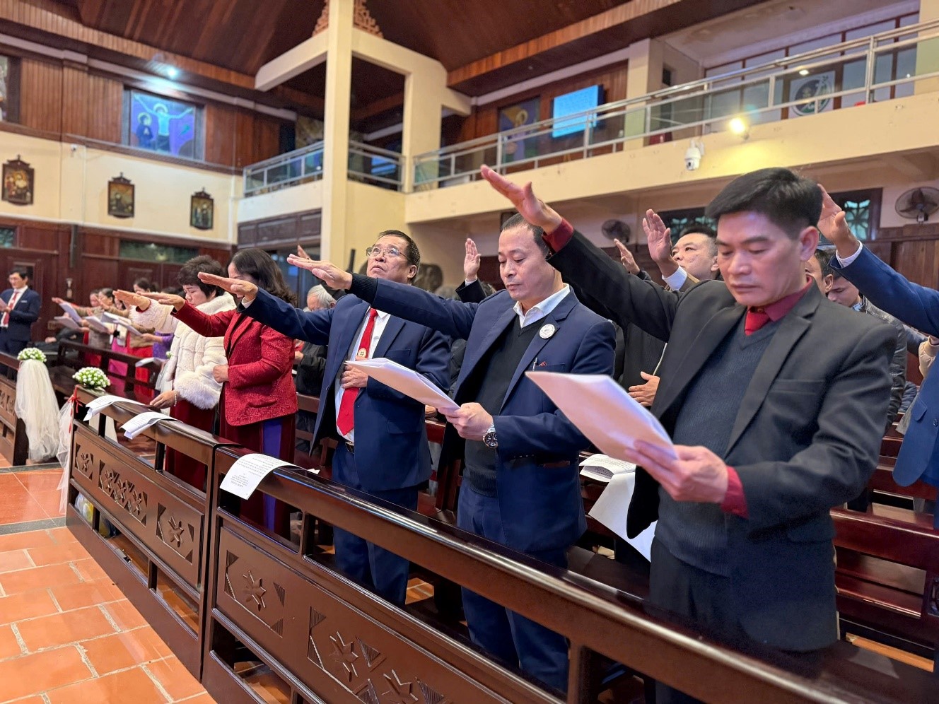 Giáo xứ Chính Tòa:  Mừng Lễ Các Thánh Tử Đạo Việt Nam  và Nghi thức tuyên thệ của Tân Hội đồng Mục vụ - Ban Đại diện