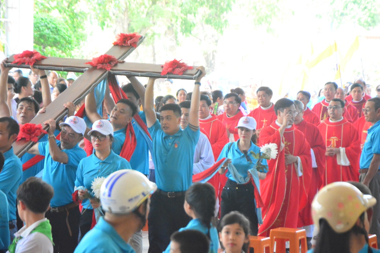 Giáo xứ Mỹ Sơn: Vinh dự đón Thánh giá Đại hội Giới trẻ Giáo tỉnh Hà Nội