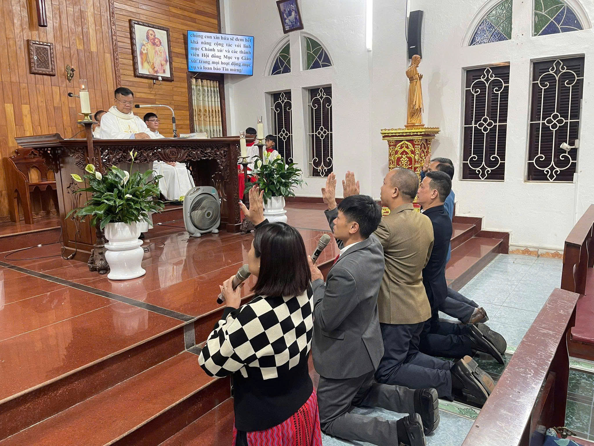 Giáo xứ Cao Bình: Thánh lễ với nghi thức tuyên thệ  của Tân Hội đồng Mục vụ Giáo xứ nhiệm kỳ 2025-2030