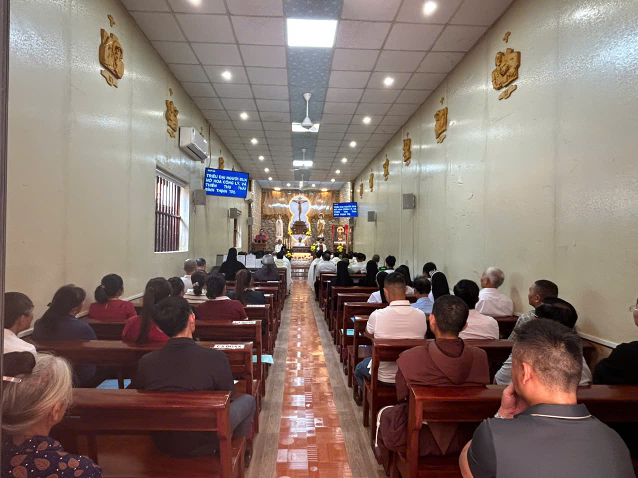 Giáo xứ Vũ Lễ: Thánh lễ cầu nguyện cho hòa bình thế giới nhân kỷ niệm 40 năm Tinh thần Assisi