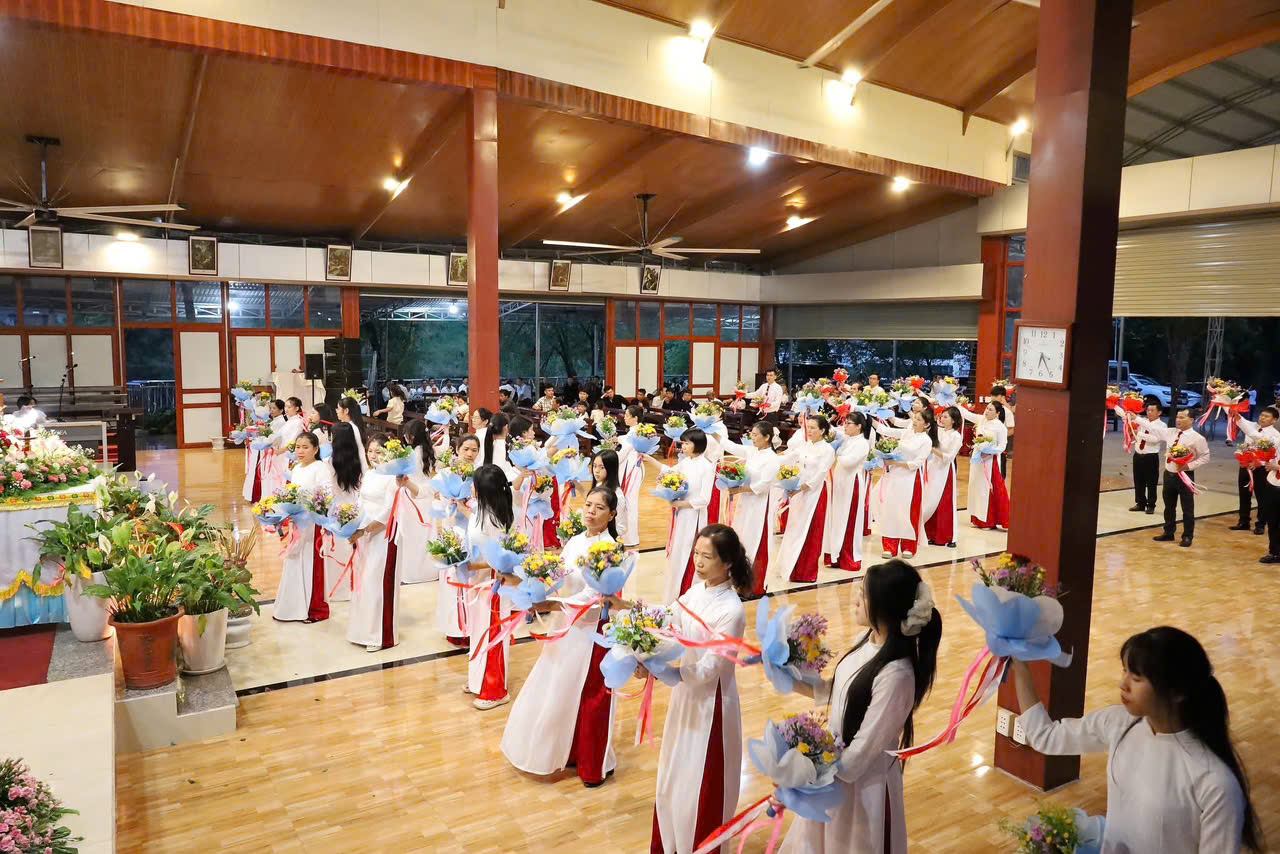 Giáo hạt Cao Bằng hiệp dâng hoa kính Đức Mẹ – Muôn tấm lòng con thảo dâng Mẹ Maria