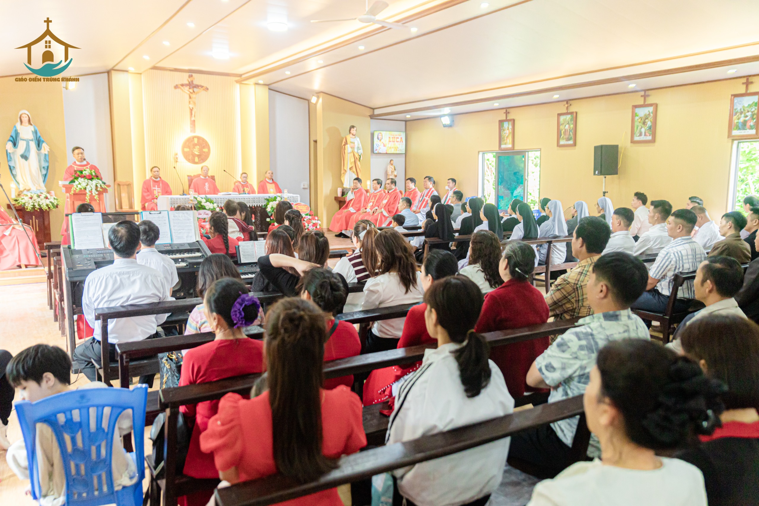 Giáo điểm Trùng Khánh (Cao Bằng): làm phép nhà nguyện mới và mừng Lễ thánh Luca – quan thầy