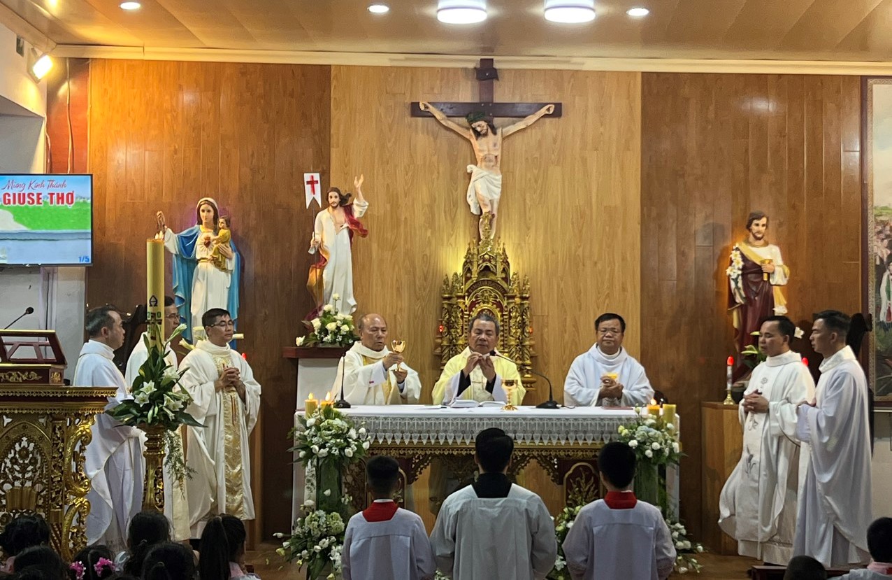 Giáo xứ Nà Cáp: Mừng lễ thánh Giuse thợ, quan thầy và khai mạc tháng hoa kính Đức Mẹ
