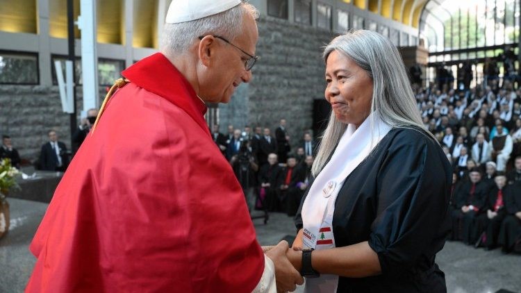 Chứng từ cảm động của Loren Capobres, người di dân phục vụ người di dân