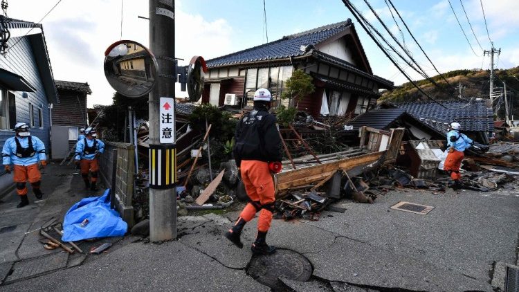 Đức Thánh Cha liên đới và cầu nguyện cho các nạn nhân động đất ở Nhật Bản
