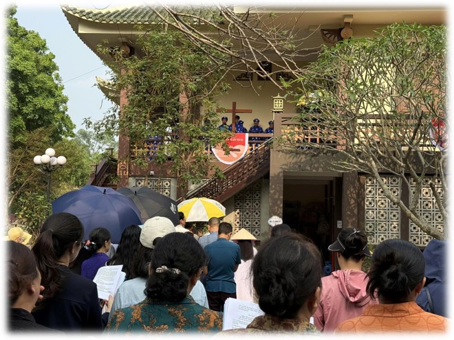 Gp. Lạng Sơn – Cao Bằng: Giáo xứ Chính Tòa Cử hành Đàng Thánh Giá trọng thể chiều Thứ Sáu Tuần Thánh