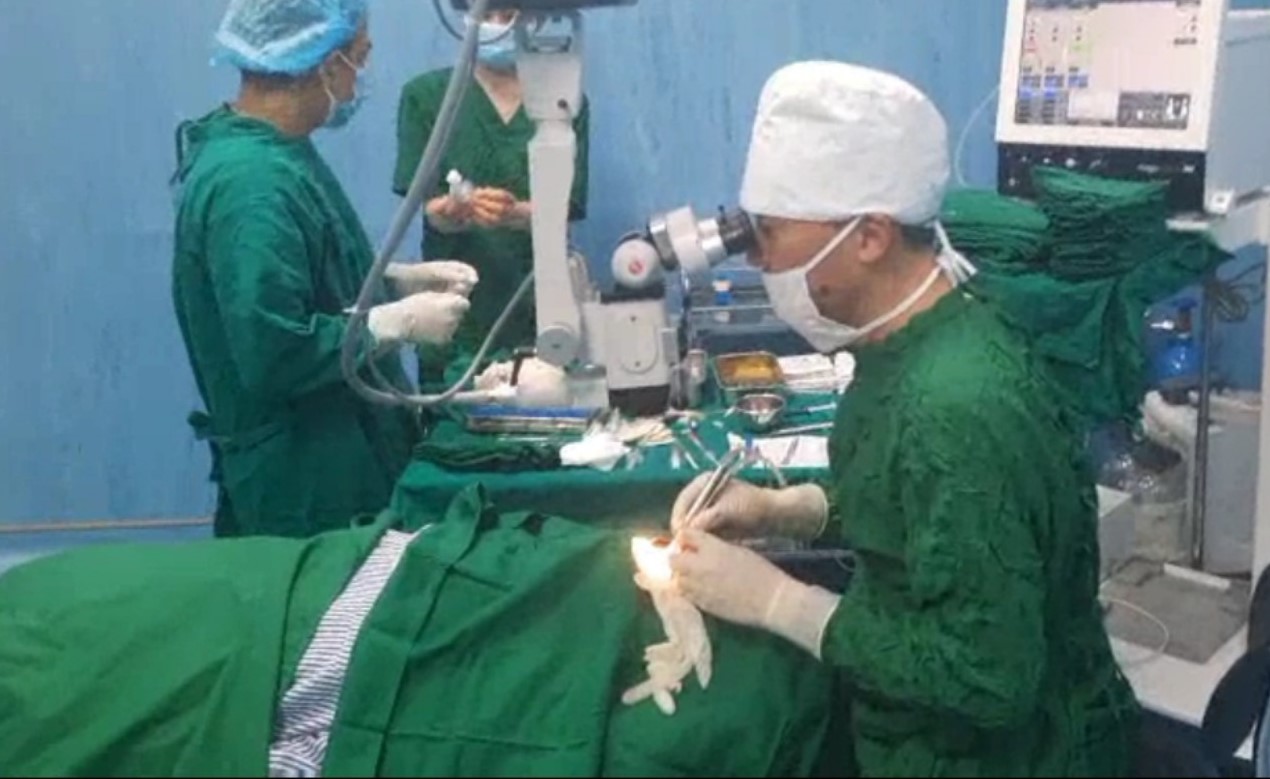 Caritas Lạng Sơn: khám mắt, phẫu thuật thủy tinh thể và mộng mắt cho người dân tại Cao Bằng