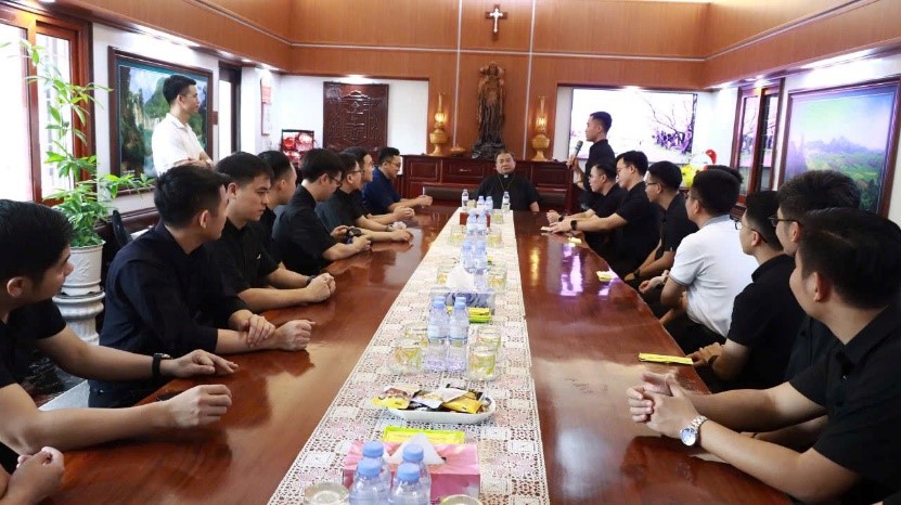 HÀNH HƯƠNG PHỤC SINH: Bước chân ra vùng ngoại biên của 24 Chủng sinh khóa XXV Đại Chủng viện Hà Nội