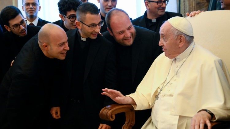 ĐTC nói với các linh mục của Rôma: tôi đồng hành cùng anh em