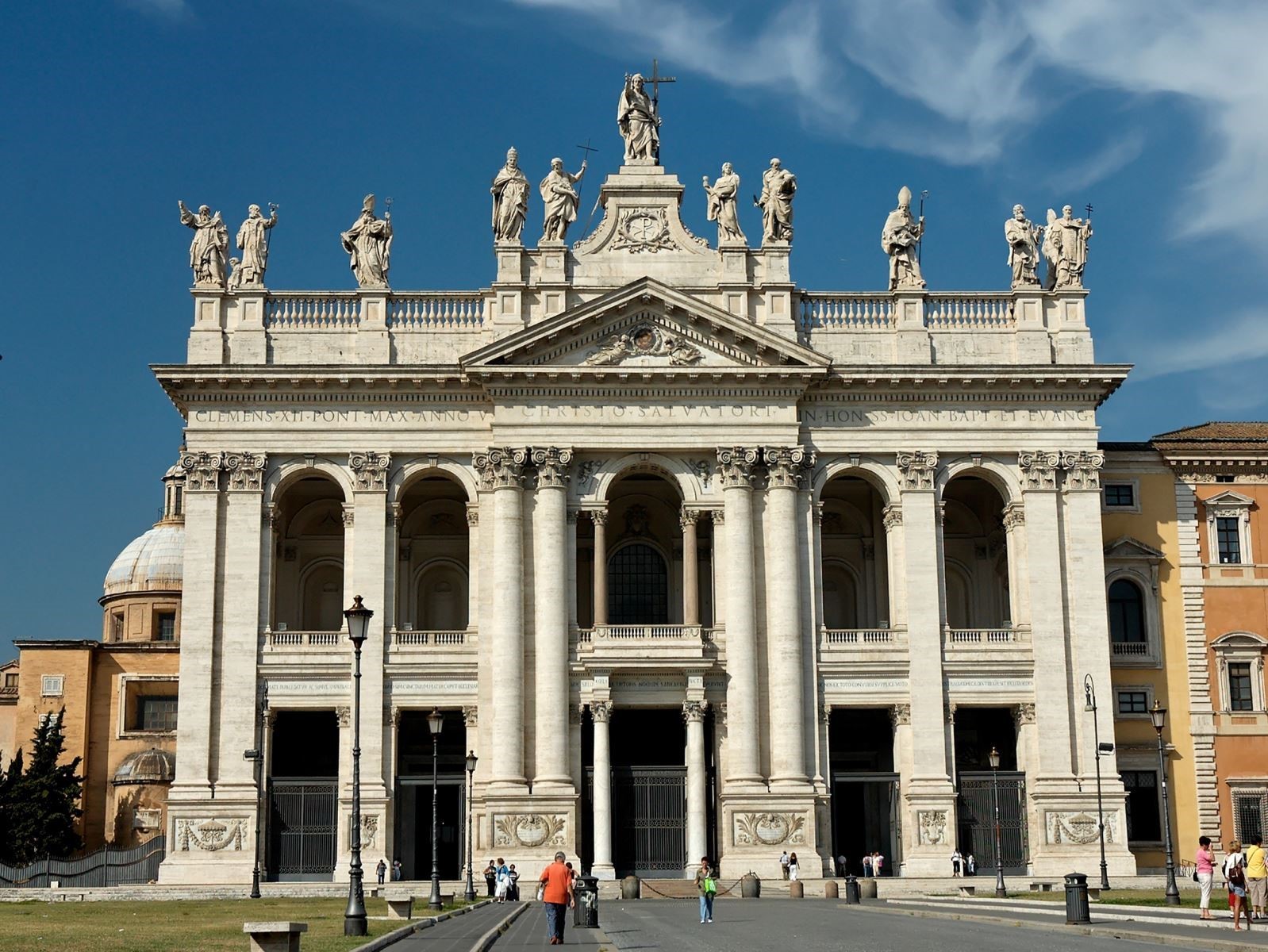 Ngày 09/11: cung hiến Đền thờ thánh Gioan Lateranô, Lễ kính