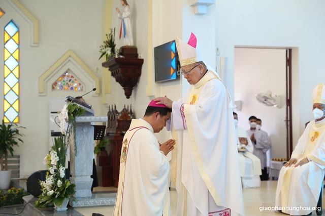 Thánh lễ truyền chức Đức cha Đaminh Hoàng Minh Tiến, Tân Giám mục Chính tòa Giáo phận Hưng Hóa