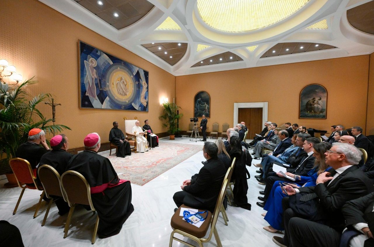 Đức Thánh Cha: Chăm sóc sức khỏe không phải là đặc quyền của một số ít người