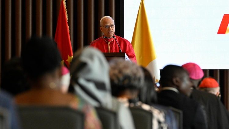 [Tông du Angola] Đức Thánh Cha gặp gỡ giới chức chính quyền, xã hội dân sự và ngoại giao đoàn