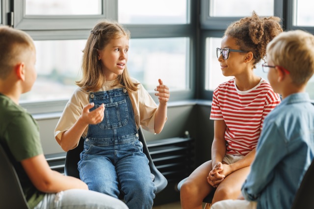 Sáu cách khuyến khích trẻ lắng nghe tích cực