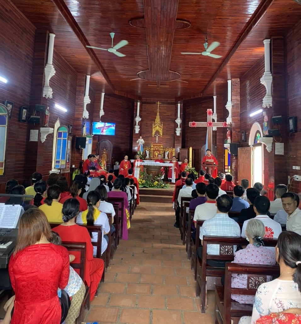 Giáo xứ Bản Lìm: Đón Thánh giá Đại hội Giới trẻ Giáo tỉnh Hà Nội