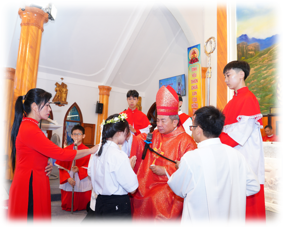 Giáo xứ Thánh Tâm (Hà Giang): Thánh lễ ban Bí tích Thêm Sức và Rước lễ lần đầu