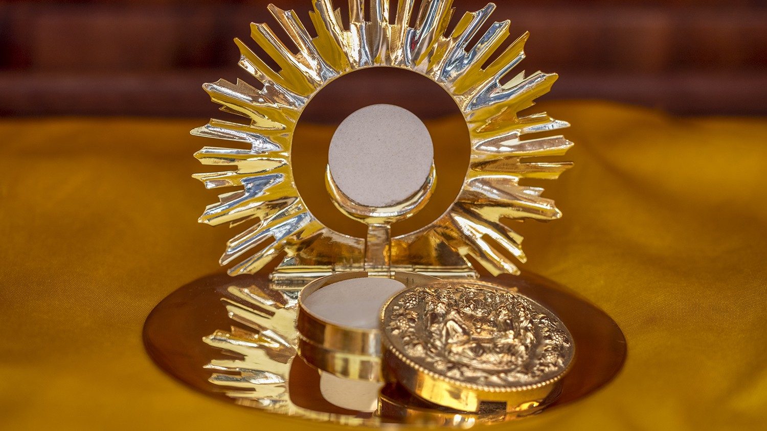 Linh mục Libăng tìm thấy Mình Thánh Chúa còn nguyên vẹn sau 47 ngày trong nhà thờ không người