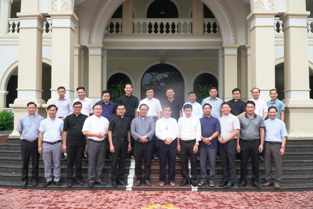 Ban tổ chức cùng quý cha đại diện 11 Giáo phận trong Giáo tỉnh Hà Nội họp bàn về ĐHGT lần thứ 18, tại Gp. Hưng Hoá