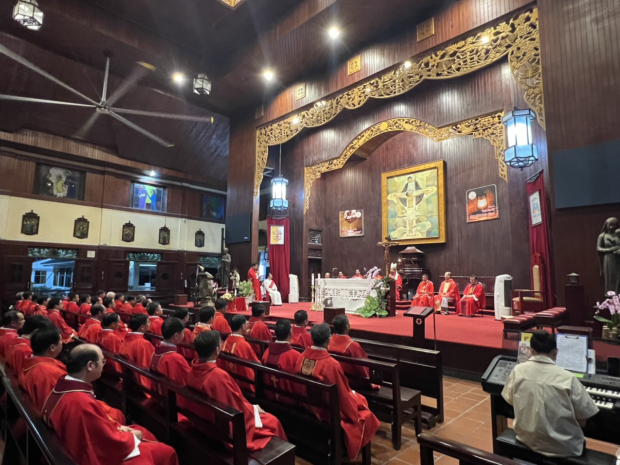 Gp.Lạng Sơn – Cao Bằng: Quý cha Khóa XIII Đại Chủng viện Thánh Giuse Hà Nội mừng lễ quan thầy và kỷ niệm 10 năm linh mục