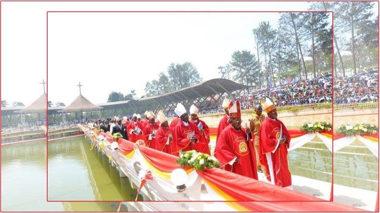 Hành hương cử hành Ngày Tử đạo Uganda của người Công giáo châu Phi