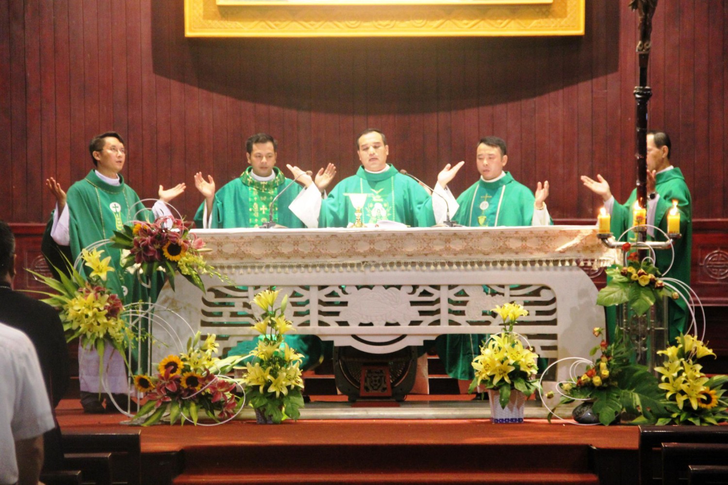 Giáo xứ Chính Tòa: Ba Tân Linh mục dâng Thánh lễ Tạ Ơn