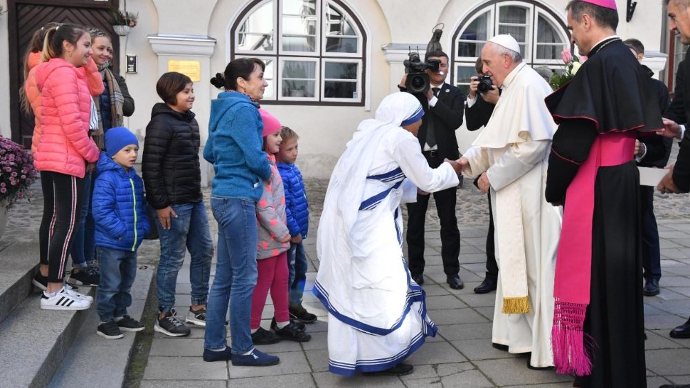 ĐTC gặp những người được các Tổ chức Bác Ái của Giáo hội Estoni giúp đỡ