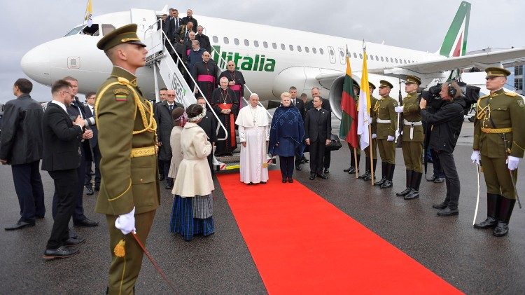 Đức Thánh Cha Phanxicô bắt đầu viếng thăm Lituani