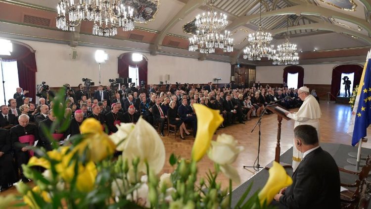 ĐTC Phanxicô gặp gỡ Tổng thống và chính quyền dân sự của Lettoni