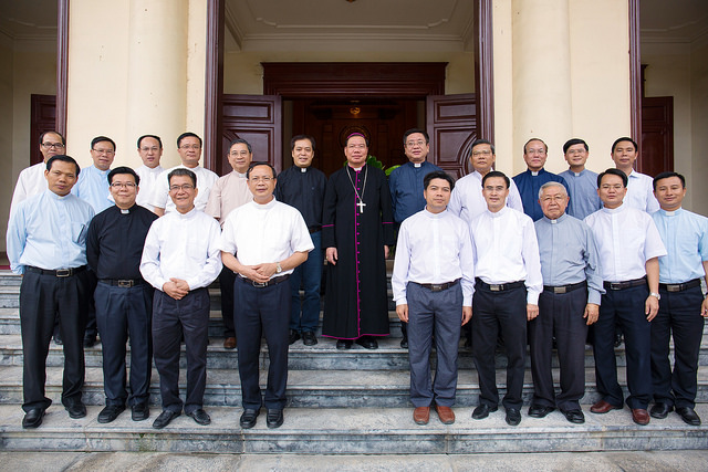Phái đoàn Tổng Giáo phận Hà Nội tới chào Đức Tân Tổng Giám mục Giuse Vũ Văn Thiên