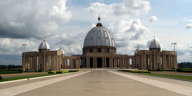 Nhà thờ Công giáo cao nhất thế giới tọa lạc ở Châu Phi