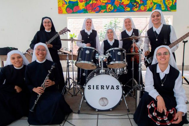 Ban nhạc rock của các nữ tu Siervas sẽ trình diễn tại Panama