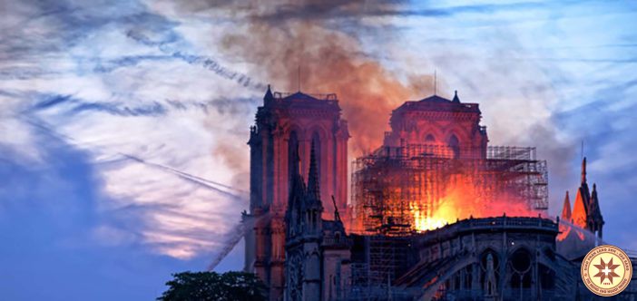 Notre-Dame: Trái tim trong lửa của Paris