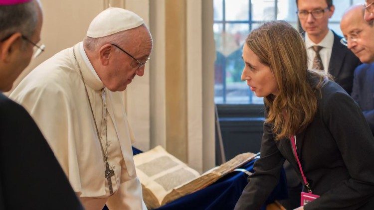 Đức Thánh Cha bổ nhiệm bà Amalia D'Alascio làm Chánh Văn phòng Thư viện Vatican