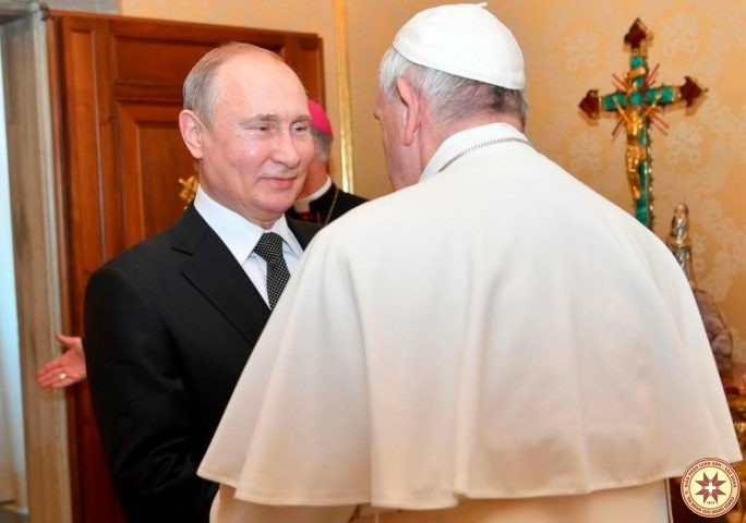 Ông luôn đến trễ, nhưng không như Trump, Putin biết rành đường đến Vatican