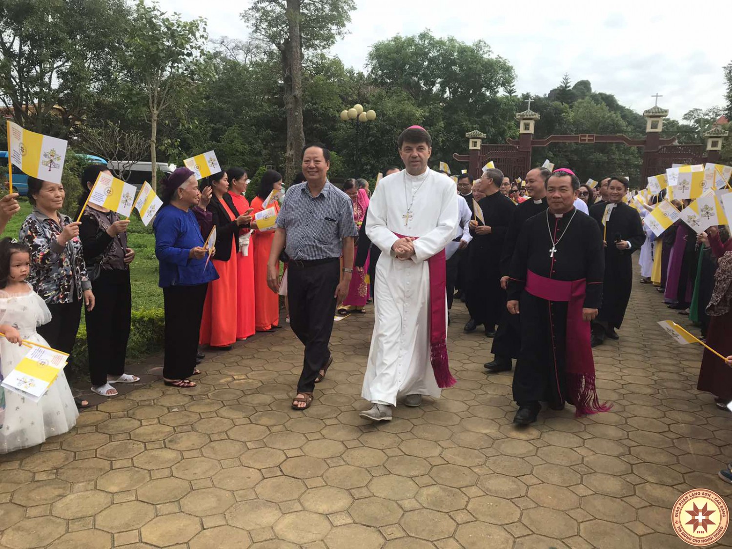 Đức TGM Đại diện Tòa Thánh thăm Giáo phận Lạng Sơn Cao Bằng và cử hành Thánh lễ Khánh nhật Truyền giáo.