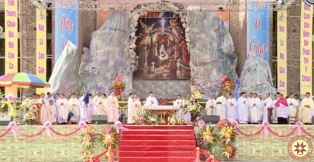 Tân Linh mục Giuse Nguyễn Văn Đoàn dâng Thánh lễ Tạ ơn tại quê hương Cổ Việt